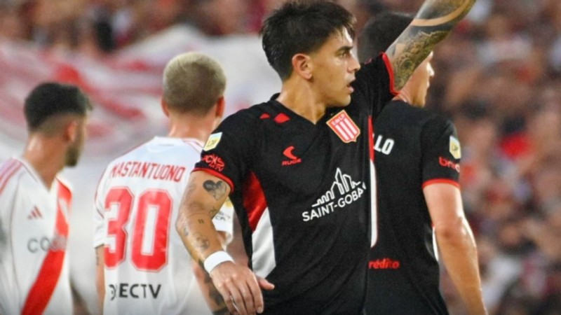 River buscó, pero se encontró con el oficio más la determinación de un Estudiantes sólido y ganador
